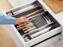 Porta_cuchillos_Blum_AMBIA-LINE_para_organizaci_n_de_cajones_de_cocina_2.jpg