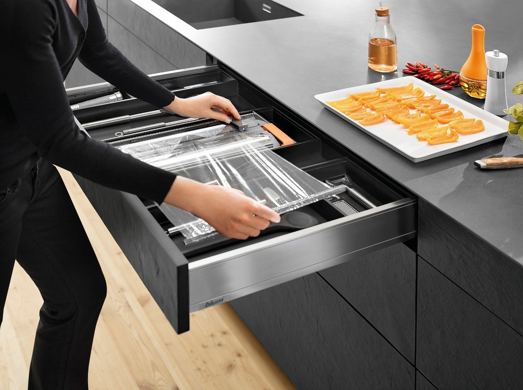 Cortador_de_pl_stico_y_aluminio_Blum_AMBIA-LINE_para_organizaci_n_de_cajones_de_cocina_3.jpg