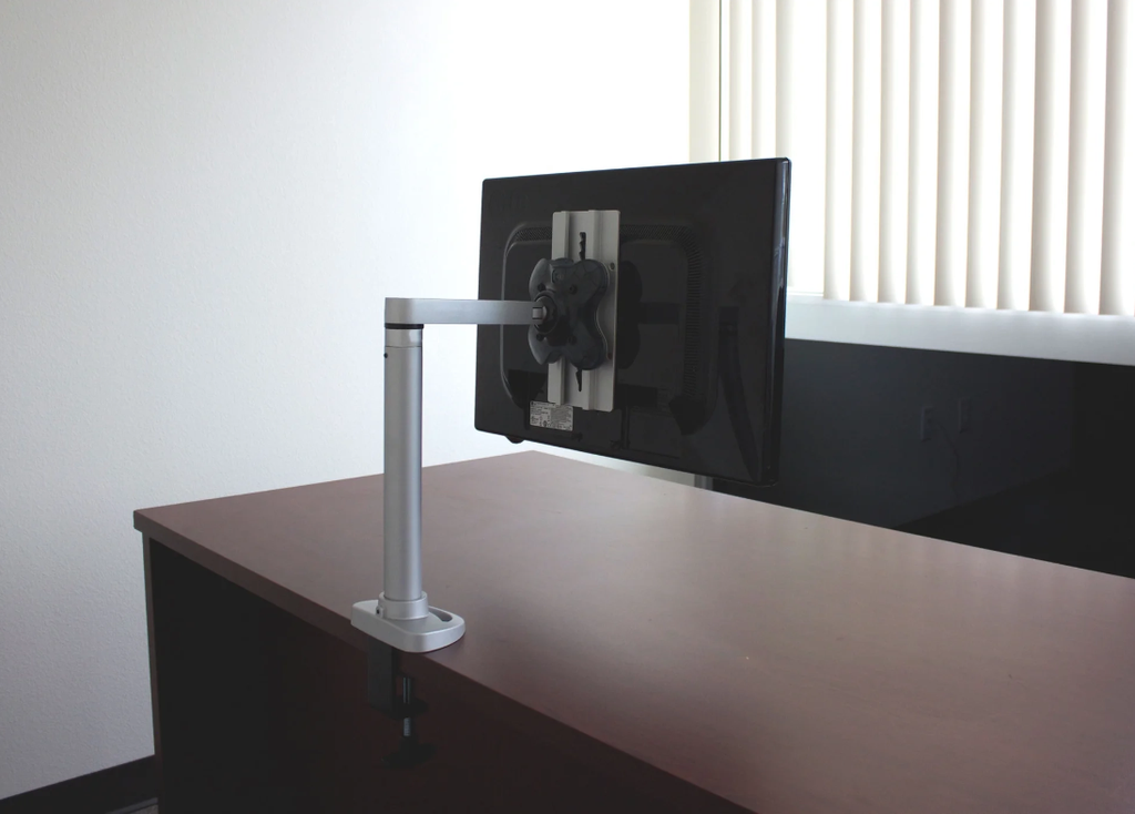 Brazo_porta_monitor_EASYFLY_con_QUICK_RELEASE_capacidad_12_kg_aluminio_anodizado._Hasta_agotar__4.png
