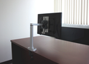 Brazo_porta_monitor_EASYFLY_con_QUICK_RELEASE_capacidad_12_kg_aluminio_anodizado._Hasta_agotar__4.png