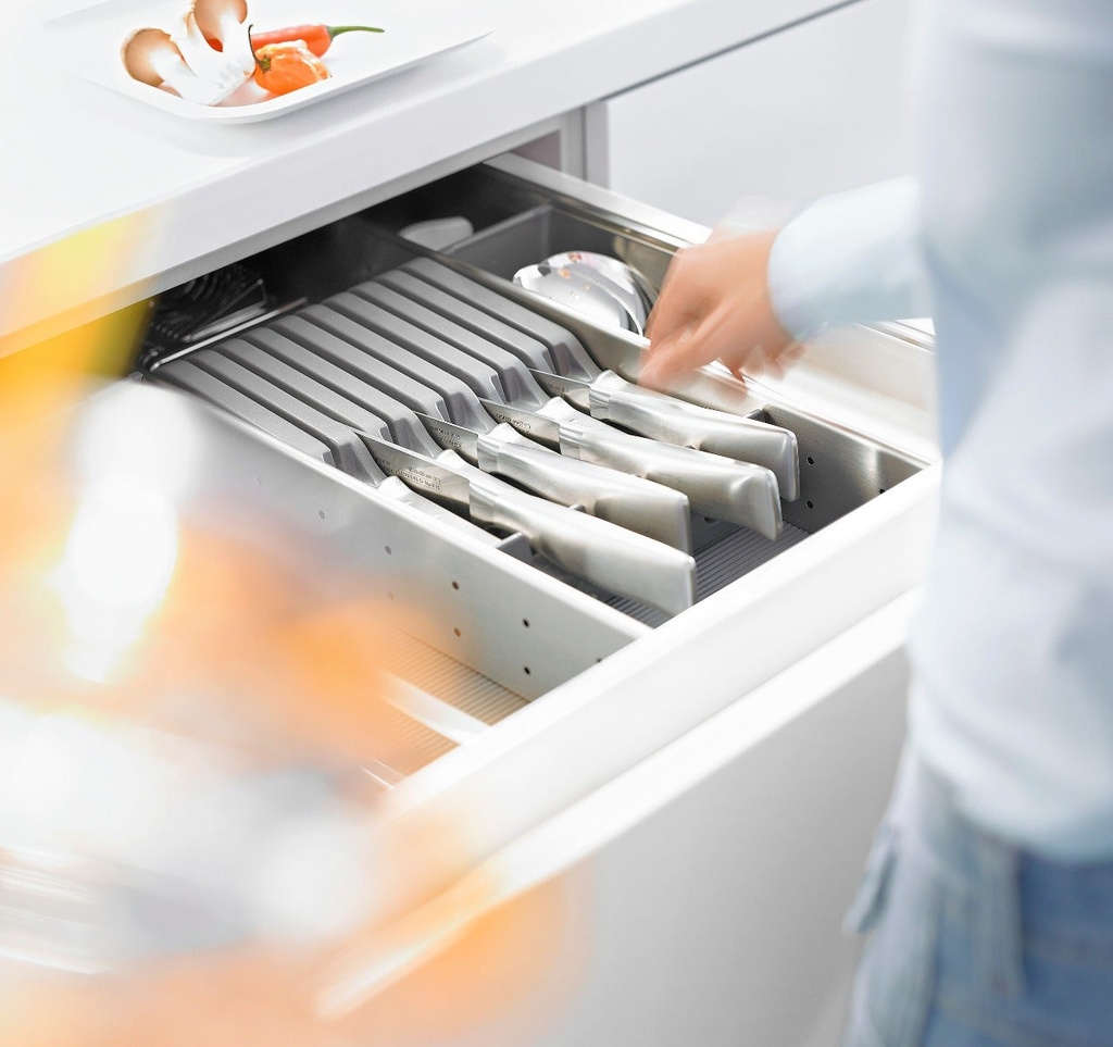 Porta_cuchillos_Blum_ORGA-LINE_para_organizaci_n_de_cajones_de_cocina_4.jpg