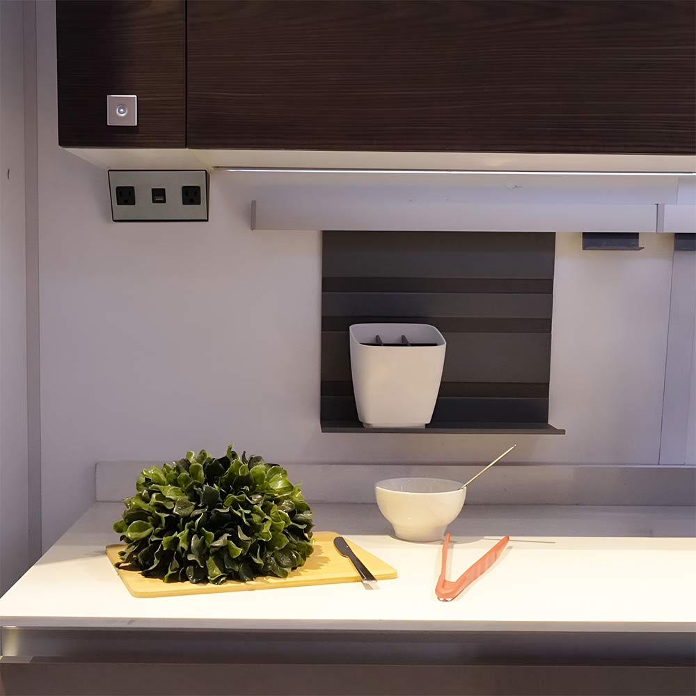 MULTICONTACTO CITY, 2 SOCKETS, 1 PUERTOS USB A, 1 PUERTO USB C, ACABADO INOX CON NEGRO